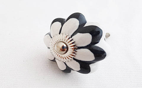 Ceramic black and white flower pumpkin 4.5cm door knob BN c18c