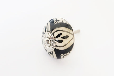 Ceramic black white cream dramatic floral design 4cm pumpkin door knobs RC7