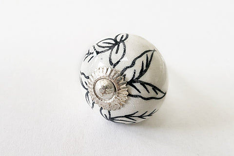Ceramic 4cm black/white flower round door knobs e11b