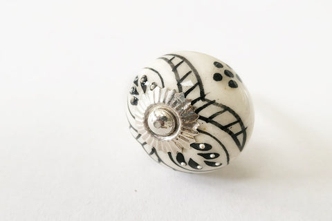 Ceramic 4cm black cream white flower round door knobs c23b