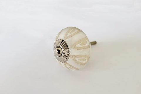 Ceramic cream vintage style unique embossed design 4cm round door knob RC14