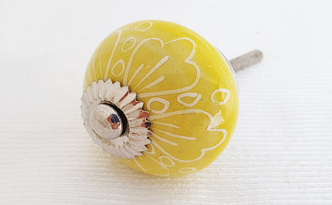 Ceramic yellow delicate white design 4cm round door knob