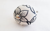 Ceramic black and white delicate flower round 4cm door knob B4