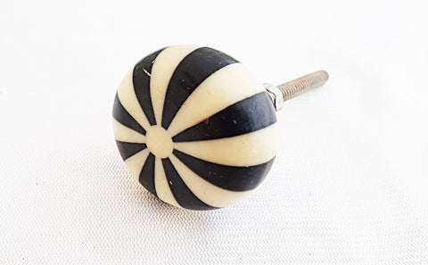 Resin small black and cream candy design round 3.5cm door knob DF1