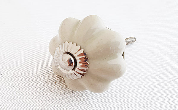 Ceramic shabby chic cream 4.5cm pumpkin door knob B2