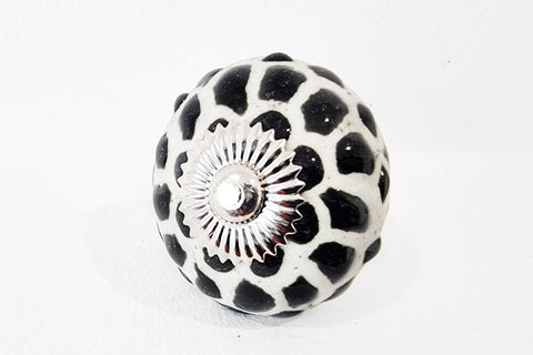 Ceramic black white web design 4cm round door knob C7d